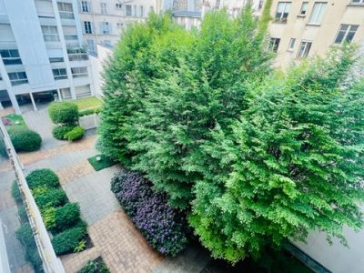 Rue de l'Université 2pièces occupé homme 81 ans