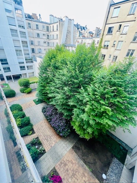 Rue de l'Université 2pièces occupé homme 81 ans