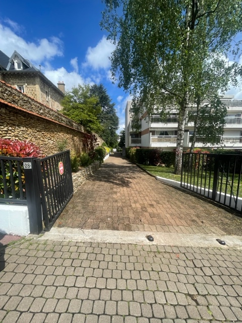 Garches 88m² occupé couple 75 et 80 ans